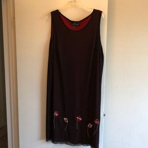 Sleeveless black/red embroidered dress
